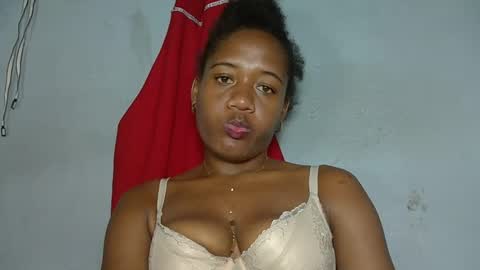 Snapshot of florencia011 chatting on 2, 2, 2025 florencia011 online show from 2, 2, 2025