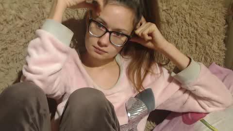 Snapshot of flowercandydoll13 chatting on 4, 12, 2024 say meow and send tip  online show from 4, 12, 2024