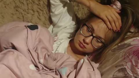 Snapshot of flowercandydoll13 chatting on 14, 9, 2025 say meow and send tip  online show from 14, 9, 2025