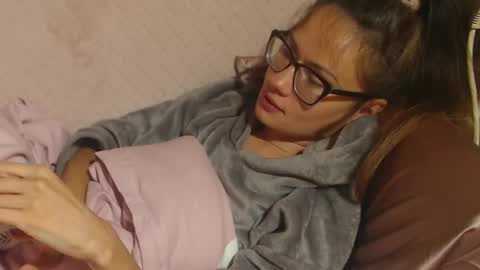 Snapshot of flowercandydoll13 chatting on 29, 9, 2025 say meow and send tip  online show from 29, 9, 2025