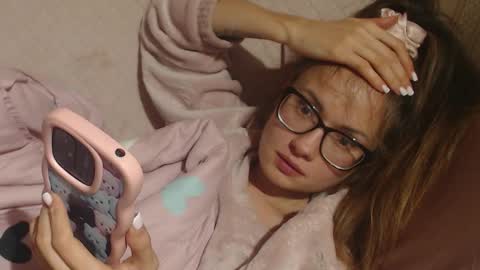 Snapshot of flowercandydoll13 chatting on 1, 11, 2025 say meow and send tip online show from 1, 11, 2025