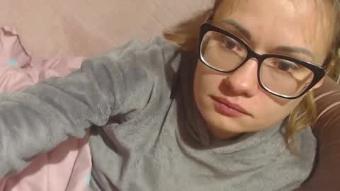 Snapshot of flowercandydoll13 chatting on 16, 11, 2025 say meow and send tip online show from 16, 11, 2025