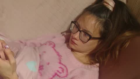 Snapshot of flowercandydoll13 chatting on 19, 11, 2025 say meow and send tip online show from 19, 11, 2025