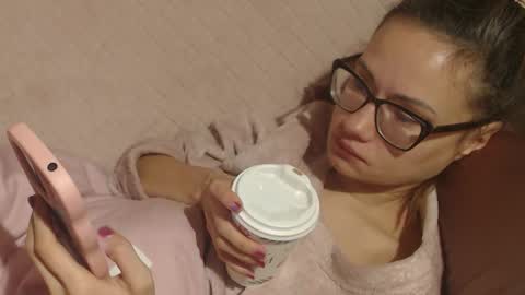 Snapshot of flowercandydoll13 chatting on 20, 11, 2025 say meow and send tip online show from 20, 11, 2025