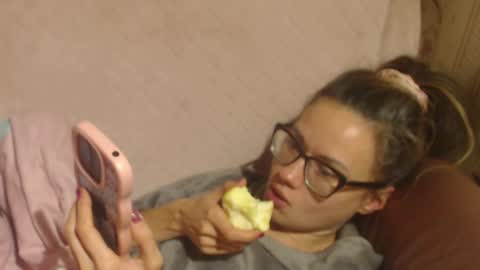 Snapshot of flowercandydoll13 chatting on 21, 11, 2025 say meow and send tip online show from 21, 11, 2025