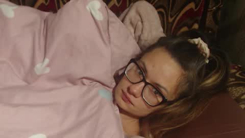 Snapshot of flowercandydoll13 chatting on 30, 11, 2025 say meow and send tip online show from 30, 11, 2025