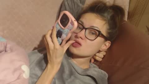 Snapshot of flowercandydoll13 chatting on 4, 12, 2025 say meow and send tip online show from 4, 12, 2025