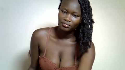 Snapshot of flowerdiva002 chatting on 12, 11, 2025 flowerdiva002 online show from 12, 11, 2025