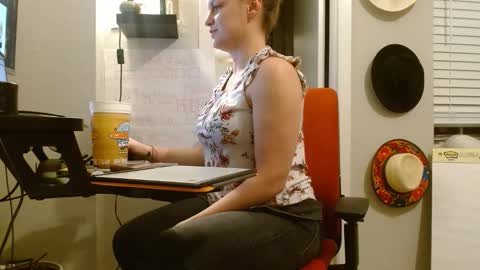 Flower Freak online show from 8, 3, 2025