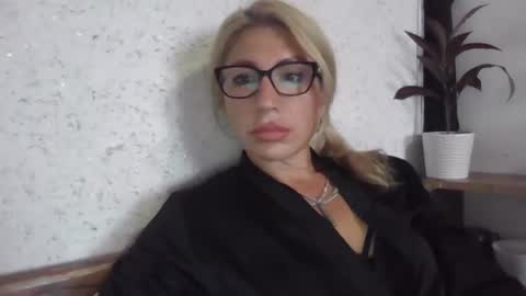 Snapshot of fox_red_lady7 chatting on 18, 9, 2025 fox_red_lady7 online show from 18, 9, 2025