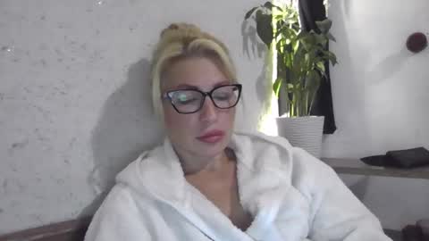 Snapshot of fox_red_lady7 chatting on 8, 10, 2025 fox_red_lady7 online show from 8, 10, 2025