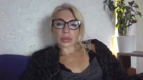 Snapshot of fox_red_lady7 chatting on 9, 10, 2025 fox_red_lady7 online show from 9, 10, 2025