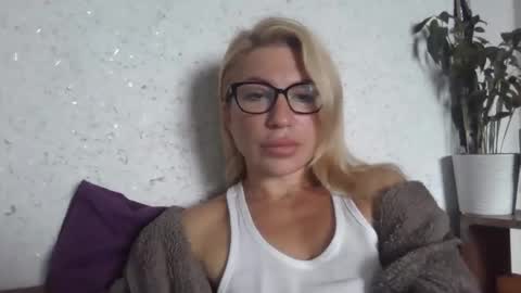 Snapshot of fox_red_lady7 chatting on 11, 10, 2025 fox_red_lady7 online show from 11, 10, 2025