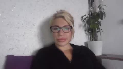 Snapshot of fox_red_lady7 chatting on 18, 10, 2025 fox_red_lady7 online show from 18, 10, 2025