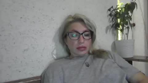 Snapshot of fox_red_lady7 chatting on 24, 10, 2025 fox_red_lady7 online show from 24, 10, 2025