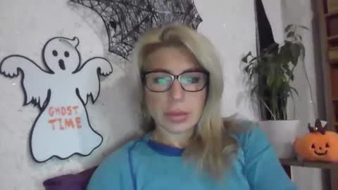 Snapshot of fox_red_lady7 chatting on 27, 10, 2025 fox_red_lady7 online show from 27, 10, 2025