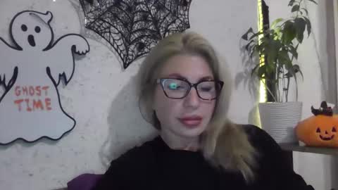 Snapshot of fox_red_lady7 chatting on 28, 10, 2025 fox_red_lady7 online show from 28, 10, 2025