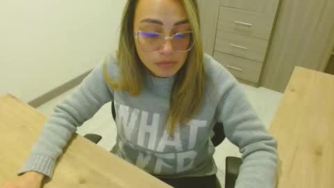 Snapshot of fox_renata chatting on 30, 10, 2025 Renata online show from 30, 10, 2025