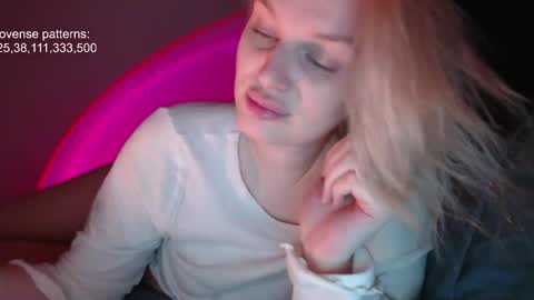 i am your baby Alien  online show from 25, 11, 2025