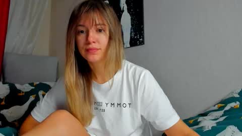 Snapshot of foxy_blond chatting on 3, 11, 2025 Foxy online show from 3, 11, 2025