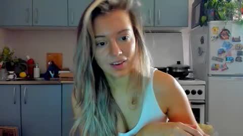 Snapshot of foxy_blond chatting on 8, 11, 2025 Foxy online show from 8, 11, 2025