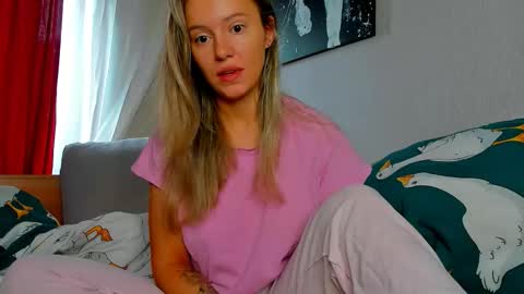 Snapshot of foxy_blond chatting on 9, 11, 2025 Foxy online show from 9, 11, 2025