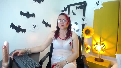 Foxy miilf online show from 29, 10, 2025