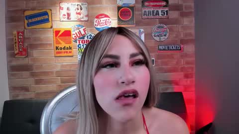 Snapshot of foxy_rhenna chatting on 11, 11, 2025 Miss Rhenna online show from 11, 11, 2025