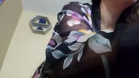 Snapshot of foxyanjel chatting on 13, 11, 2025 foxyanjel online show from 13, 11, 2025