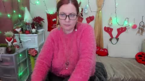 Snapshot of foxydesiree chatting on 1, 1, 2025 foxydesiree online show from 1, 1, 2025