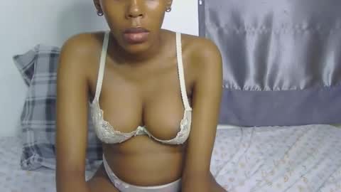 Snapshot of foxypennyy chatting on 19, 10, 2025 foxypennyy online show from 19, 10, 2025