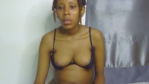 Snapshot of foxypennyy chatting on 25, 10, 2025 foxypennyy online show from 25, 10, 2025