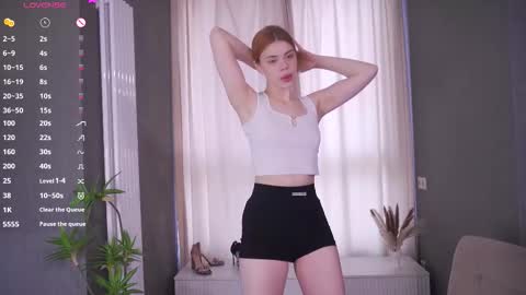 Snapshot of foxyrise chatting on 13, 11, 2025 Jane Foxy online show from 13, 11, 2025