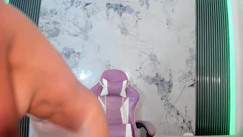 Snapshot of francis_leams chatting on 9, 2, 2026 Laura online show from 9, 2, 2026