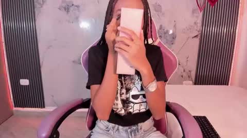 Snapshot of francis_leams chatting on 21, 2, 2026 Laura online show from 21, 2, 2026