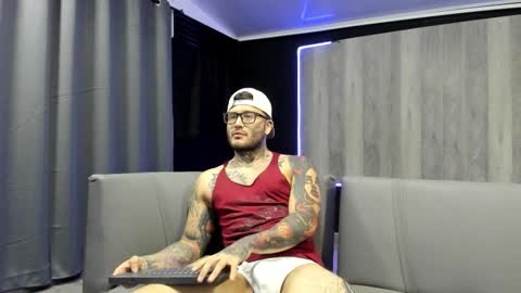 Snapshot of frankrouse_ chatting on 6, 10, 2025 Frank online show from 6, 10, 2025