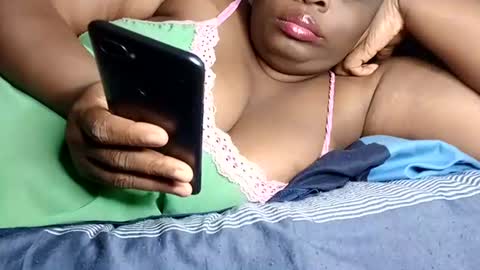 Snapshot of freaky08 chatting on 17, 10, 2025 freaky08 online show from 17, 10, 2025