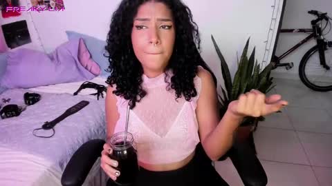 Lia Gomez online show from 13, 2, 2025