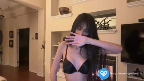 Snapshot of freakyprincess777 chatting on 16, 12, 2024 princess online show from 16, 12, 2024