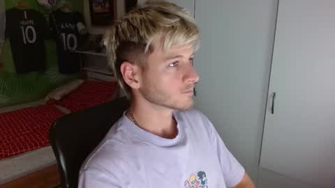 Snapshot of freddy_star chatting on 29, 10, 2025 Frederick Perin online show from 29, 10, 2025