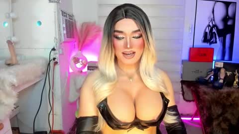 Miss Frea  online show from 10, 9, 2025