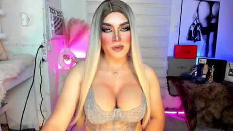 Miss Frea  online show from 23, 9, 2025