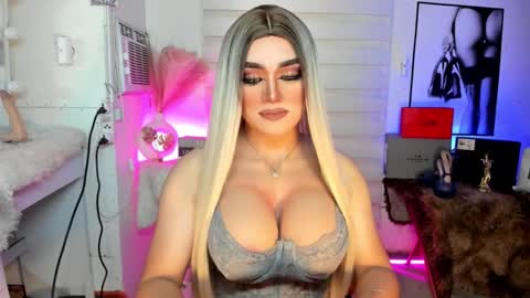 Miss Frea  online show from 25, 9, 2025