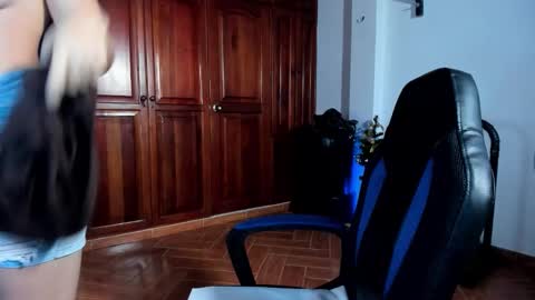 Snapshot of freyanatural chatting on 16, 12, 2025 freyanatural online show from 16, 12, 2025