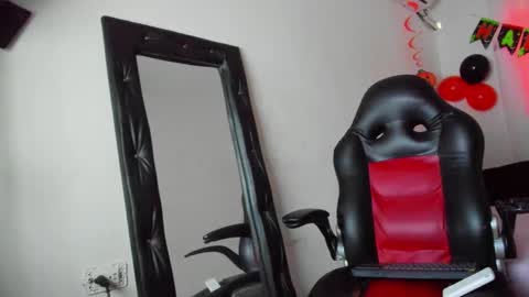 frida_morgan72 online show from 5, 10, 2025