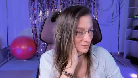 Frida Tander online show from 17, 2, 2025