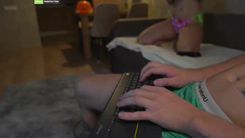 Snapshot of friendsurdreams chatting on 27, 10, 2025 friendsurdreams online show from 27, 10, 2025