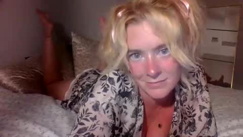 Snapshot of frommarywithlove chatting on 15, 9, 2025 frommarywithlove online show from 15, 9, 2025