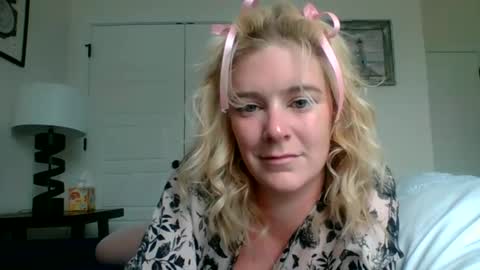 Snapshot of frommarywithlove chatting on 23, 9, 2025 frommarywithlove online show from 23, 9, 2025