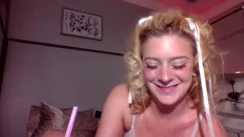 Snapshot of frommarywithlove chatting on 14, 10, 2025 frommarywithlove online show from 14, 10, 2025